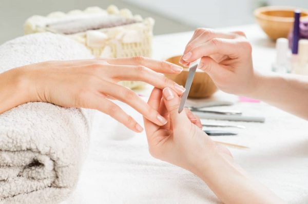 Đi Đức làm nghề nail diện visa 18B