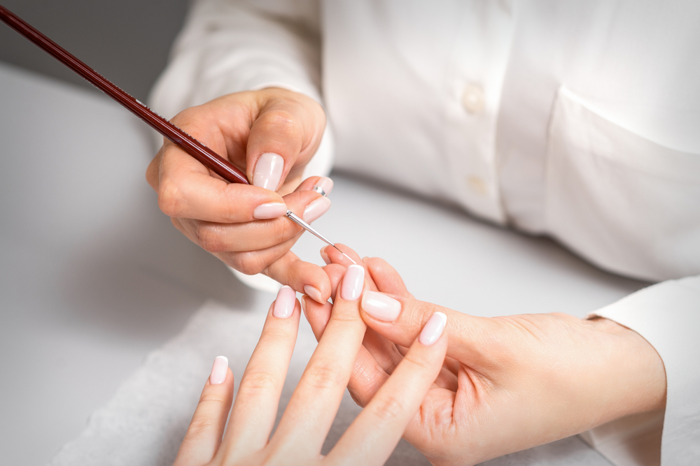 Đi Đức làm nghề nail diện visa 18B 13 manicure